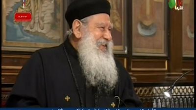 بالفيديو | ابونا مكاري يروي قصة له من 60 عام لثلاث فتايات فاتهم قطر الزواج و ما كانو يفعلوه مع الشباب والشاب المتفوق الي اخد علقه قوية والكل يتمني موته