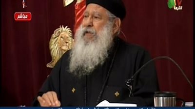 بالفيديو | شخص يعطف علي سيده متزوجة ولديها ابناء ويعطف عليها ويحدث المشكلة ويتحول العطف الي عاطفة ويحبها ولن تصدق ماذا حدث ورد ابونا مكاري عليه