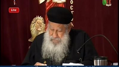 بالفيديو | مشكلة لا يتصورها عقل سيده تروي كل سنه يموت شاب بالعائلة وشخص بيسمع صوت اشرب خمره يا احبسك في الظلمة و يحدث بالفعل ويطلب من فتاه الانتحار