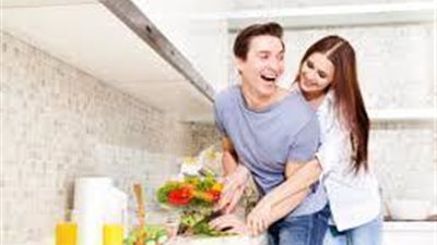 شاركنا برأيك ..مراتي بتخوني مع صاحبي وبتلبس له احلى لبس وبتحط له مكياج ..هل اطلقها ؟