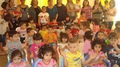 بالصور ..حضانة الماني تتسبب في اصابة طفل في قطوع جرحية بـ وجهه والأم تصرخ ..لازم اقفل الحضانة دي