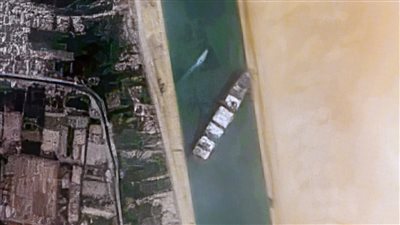 الكشف عن كواليس تعطل سفينة بقناة السويس