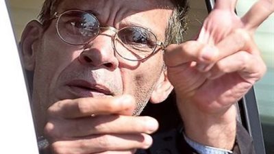 خاطف الطائرة المصرية يطلب اللجوء السياسى لقبرص