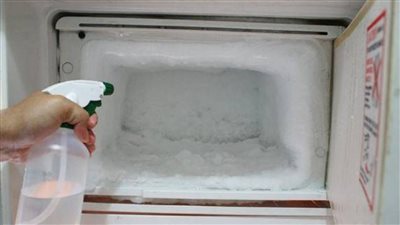 اوعي تسيبي ثلج متراكم علي الفريزر تاني كيفية ازالة الثلج بسرعة من الفريزر