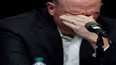 رئيس شركة نوكيا يبكي خلال المؤتمر الصحفي بعد تعرض شركته لخسارة فادحة