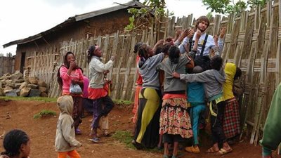 رواد الفيس بوك يسخرون ..تزوج من إثيوبية وأحصل على جركن ميه والجنسية الإثيوبية