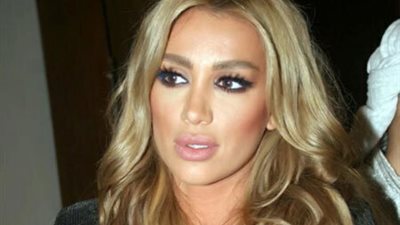 بالصور.. مايا دياب تتعرض لانتقادات حادة من جمهورها بسبب فستانها الجرئ