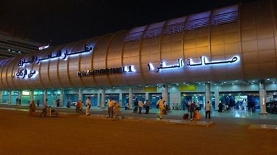 مطار القاهرة يمنع دخول دبلوماسيين ألمان للبلاد