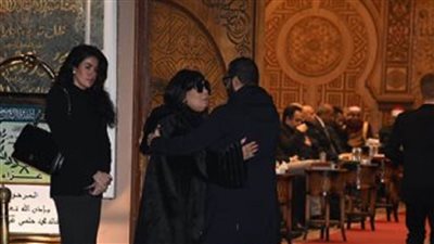 من عزاء لحفل فيفي عبده تثير الجدل في عزاء شقيق أحمد حلمي إليك التفاصيل