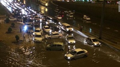 الأمطار تتسبب في وفاة 9 أشخاص وإغلاق المدارس بالسعودية