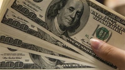 سعر الدولار الامريكي مقابل الجنيه المصري في 10 بنوك عامله بمصر
