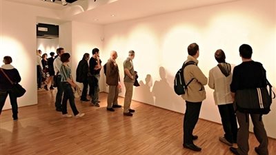 الفنون جنون حقا لوحات فارغه تقدر بملغ طائل شاهد الصور والسبب