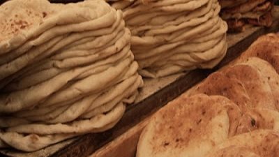 هام جدا احذرو طريقه حفظ الخبز بهذه الطريقه التي تعتبر المسبب الاول للسرطان وكثير منا لا يدري 1015769