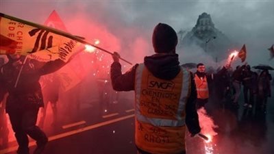 اشتباكات بين الشرطة ومحتجون في باريس