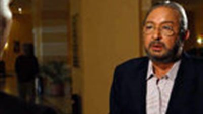 أسرة نور الشريف تهدي مقتنياته لمكتبة الإسكندرية