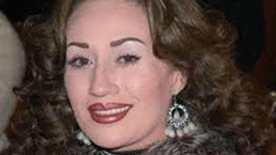 شاهد كيف تغير شكل الفنانة إيناس مكي وتعرف على أخيها الفنان الشهير