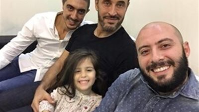 كاظم الساهر ينشر صورة حفيدته على الفيس بوك