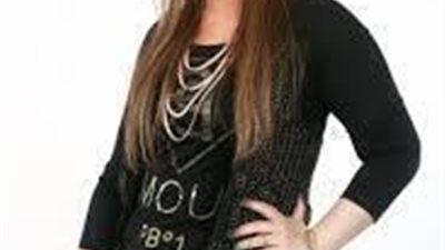 رانيا محمود ياسين ترد على ترويج شائعات تخص وفاة والدها