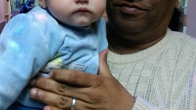 شير عشان ترجع لاهلها ..العثور على طفلة تائهة في الإسكندرية