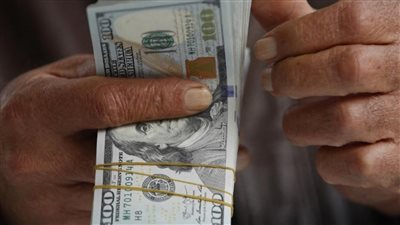 ارتفاع جديد في سعر الدولار بالسوق السوداء تخطى 50 جنيها