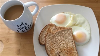 ابتعد عن تناول البيض والقهوة على الافطار كارثة صحية قد تحدث لك صباحا إليك التفاصيل