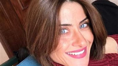 هيدي كرم تخطف الأنظار بفستان أنيق في مهرجان الجونة السينمائي الدولي