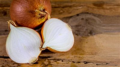 غالي ومينفعش تفرطي فيه 3 طرق مفيش غيرهم عشان تحتفظي بالبصل