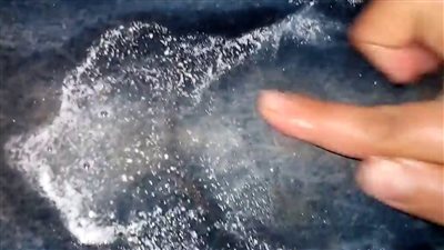 عندك بقع شحوم ودهون على بنطلون جينز بطريقة واحدة رجعيه جديد