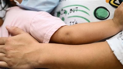 عشان طفلك ميكنش متوتر 4 حاجات لازم تداومي على فعلها معه