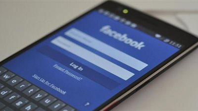 «بعتلك رسالة صورها واديهالي».. خدعة منتشرة تسرق حسابك على «فيسبوك»