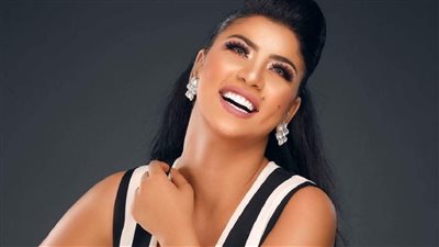 كارولين عز تتصدر محركات البحث عقب أحدث ظهور لها بإطلالة جذابة شاهد بالصورة