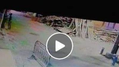 عاجل فيديو من كاميرات المراقبه ولحظة إطلاق امين الشرطه النيران علي القبطي وابنه +21