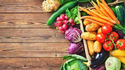 20 جنيه وهاتي بصل وطماطم انيهار بأسعار الخضروات والفاكهة اليوم