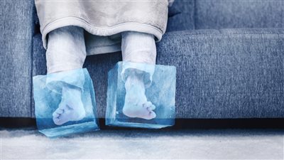 لو أطراف رجليك بتسقع علي طول خلي بالك دي علامة لمرض خطير إليك التفاصيل