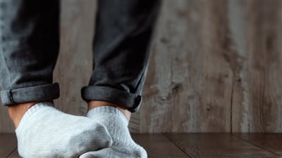 أخطرها ضعف البطانة الداخلية للقلب اعرف مخاطر ترك الأقدام مبللة