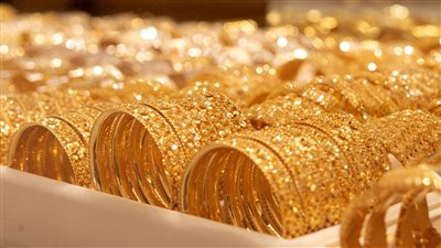 بسبب أسعار الذهب مجموعة من الشباب يقررون الزواج على طريقتهم الخاصة