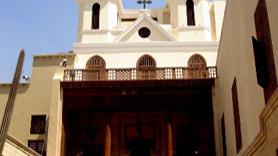 مقال بقلم مسيحي .. توضيحا لمقوله ان الرجاله والستات بيقبلو بعضهم البعض في الفم في القداس وبيقعدو جنب بعض