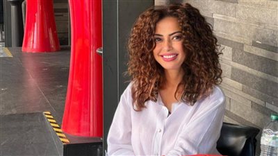 بالفستان الاحمر داليا مصطفي تخطف الأنظار وتثير الجدل علي مواقع التواصل الاجتماعي