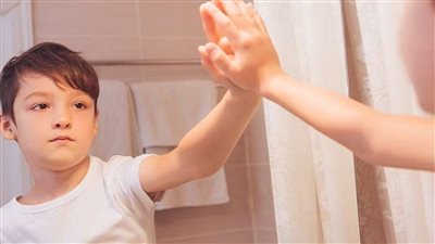 عشان يكون واثق من نفسه اتبعي هذه الحيل مع طفلك