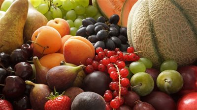 الموز والعنب والتفاح في المقدمة انخفاض كبير بأسعار الفاكهة اليوم