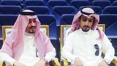 سعودي يلتحق بالجامعة مع ابنائه الاثنين