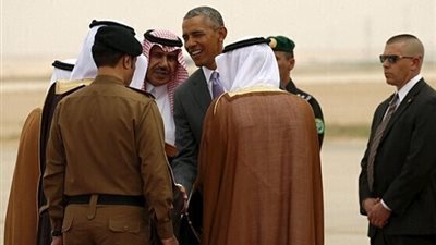 بالفيديو إهانة سعودية لأوباما فى مطار الرياض وصفعة قوية لرئيس أقوى دولة فى العالم .
