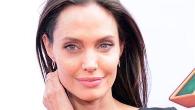 خالد منتصر يكتب ...أنجلينا جولى.. هل ترحل الملائكة وتبقى الشياطين؟!