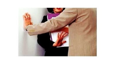 بالفيديو.. مواجهة بين مدرس متهم بالتحرش وطالبة بالمدرسة