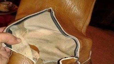 سيدة اشترت حذاء قديم ووجدت بداخله 7 ليرات ذهبية