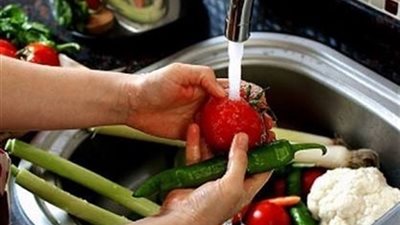 الطريقة الأفضل لغسل الخضراوات والفاكهة