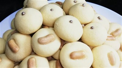 بطريقة اقتصادية و بدون بيض اعرفي طريقة عمل الغريبة فى المنزل بابسط المكونات