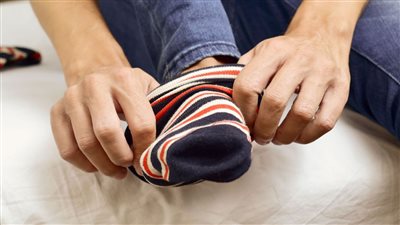 قالوا بتعمي وقالوا بدفي شوف الحقيقة واعرف ايه اللي بيحصلك لجسمك عند ارتداء الجوارب أثناء النوم