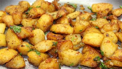 مكعبات البطاطس بالكزبرة والثوم جربيها بالطريقة دي وهنقولك سر الخلطة