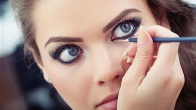 أخطاء عند وضع المكياج تشوه جمالك